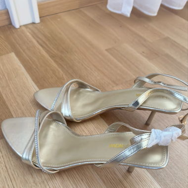 Sandales Fashion Nova neufs 