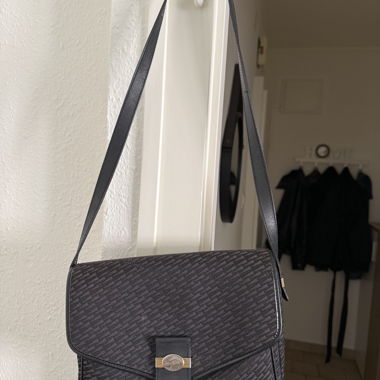 Borsa a tracolla vintage nera motivo monogram