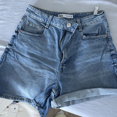 Zara Jeans-Shorts