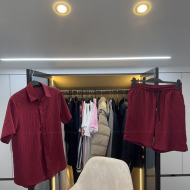 Rotes schickes Sommer-Ensemble