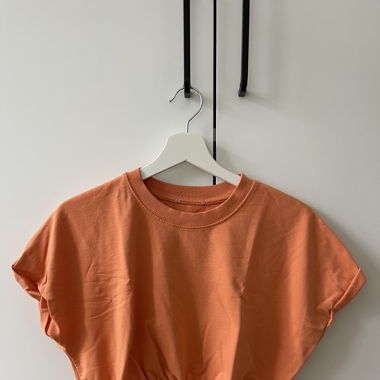 Oranges Crop Top mit Ärmeln 