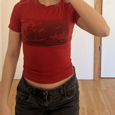 T-shirt court rouge avec imprimé