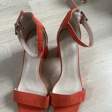 orange-rote sommer schuhe mit block absatz 