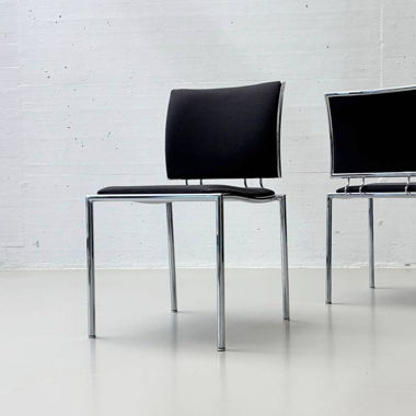 2 Schwarze Quadro Stapelstühle von Dietiker