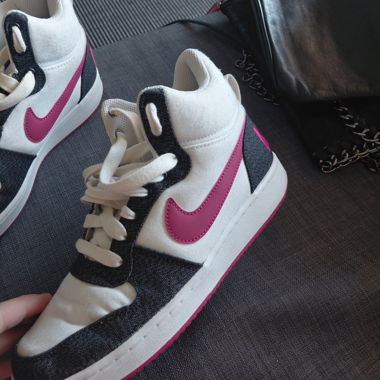Rare sneakers alte Nike bianche, denim e rosa