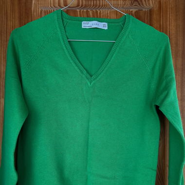 Pull vert Zara à encolure en V