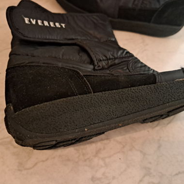 Boots with lining/velcro closure Size 38