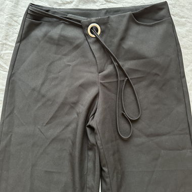 Pantaloni neri su misura a vita bassa gamba larga XS/S
