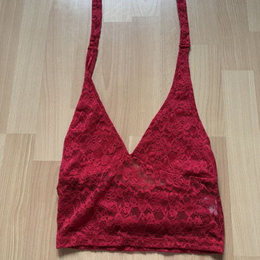 Top in pizzo rosso