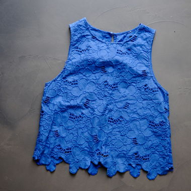 Blouse à dentelle bleue
