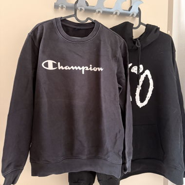 Schwarze Sweatshirts und Hoodie