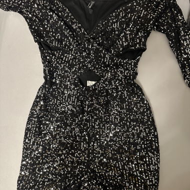 Combinaison noire à sequins