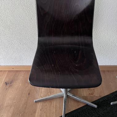 Schwarzer Designstuhl