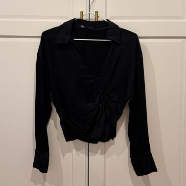 Blusa nera Zara con arricciature