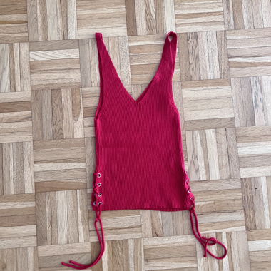 Top con lacci rosso