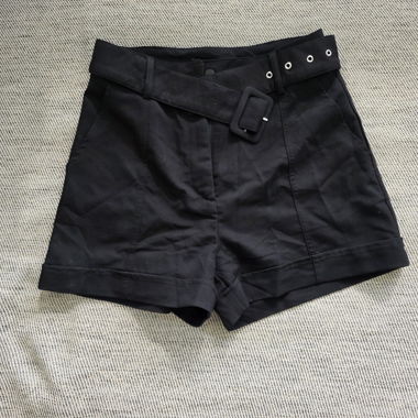 Schwarze High-Waist Shorts