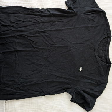 T-shirt nero con piccolo logo