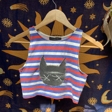 Top upcycling gatto e righe