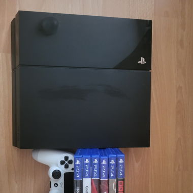 Playstation 4 inkl. Controller und Games
