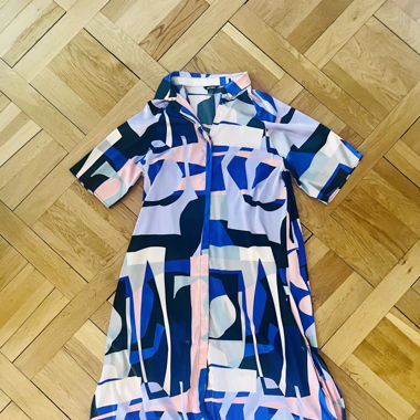 Kleid mit grafischem Muster