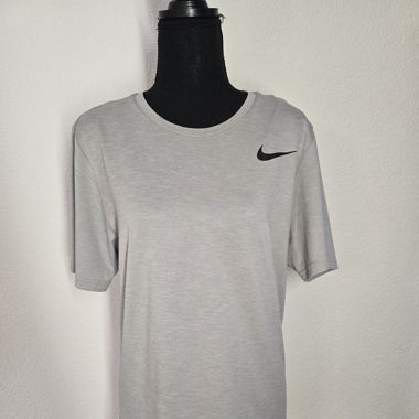 Nike T-Shirt Grau