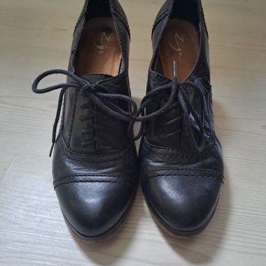 Scarpe stringate nere con zeppa