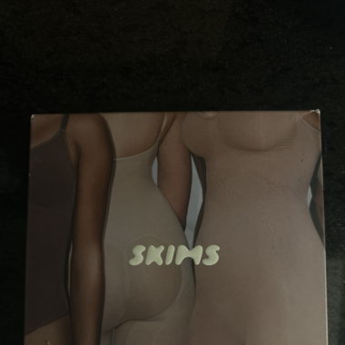 SKIMS - Seamless Sculpt Thong Bodysuit M Black