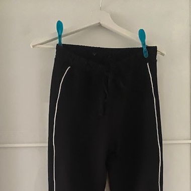 Schwarze Hose