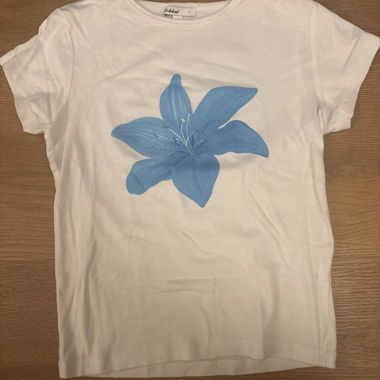 White T-shirt with blue flower print