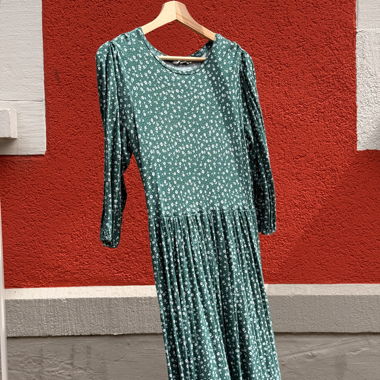 Robe mi-longue à manches longues florale verte