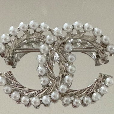 Broche CC en argent