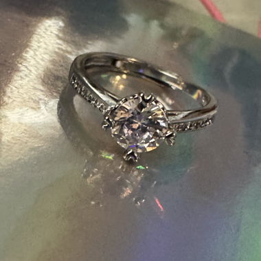 Ring-silber mit Stein glänzend 