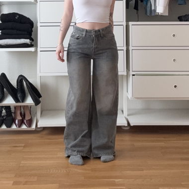 Jeans gris à jambe large