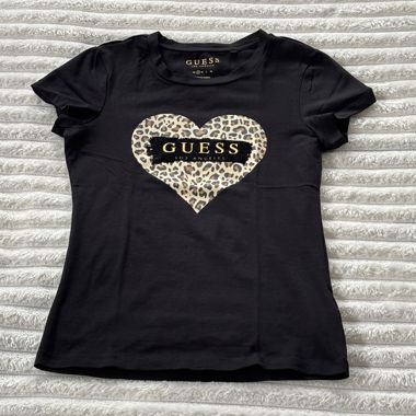 Black Guess T-shirt with heart pattern