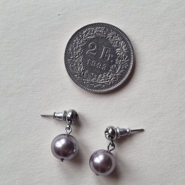 Lilac-coloured beads