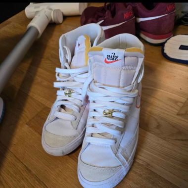 Nike Blazer Mid '77 SE White Orange Sail