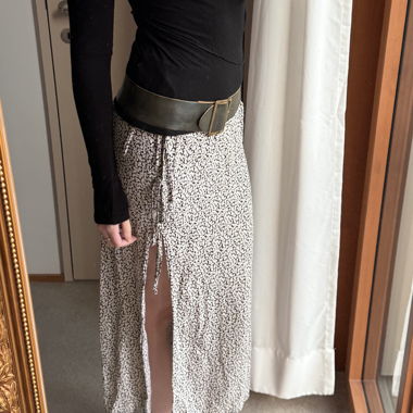Floral print skirt with side slit & tie detail