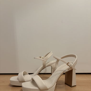 high heel stradivarius 