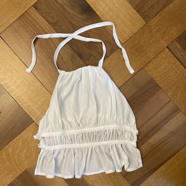 Weisses Neckholder-Top