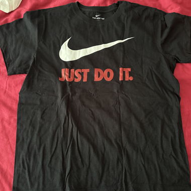T-shirt grafica Nike