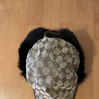 Gucci Cap mit Ohrwärmer aus Fell