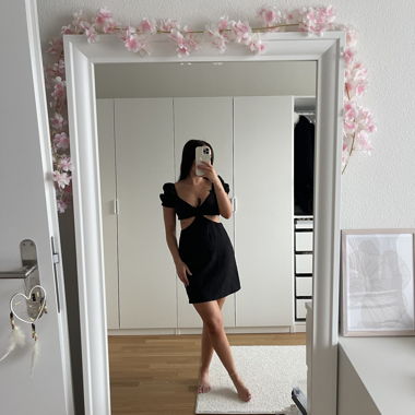 Abito mini nero con maniche a sbuffo di H&M
