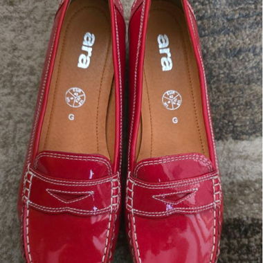 Rote Ara Loafer