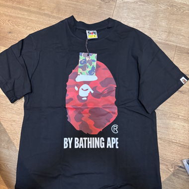 Maglietta Bathing Ape con logo rosso