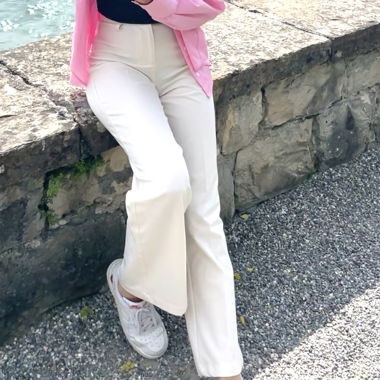 Bershka pantaloni in tessuto beige chiaro