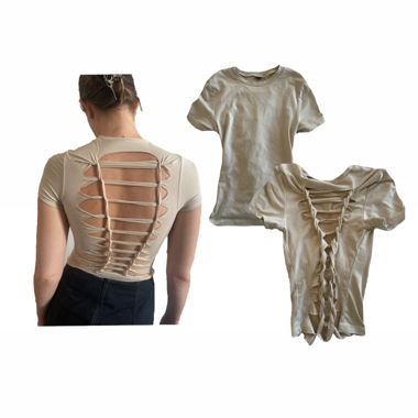 T-shirt beige con lacci
