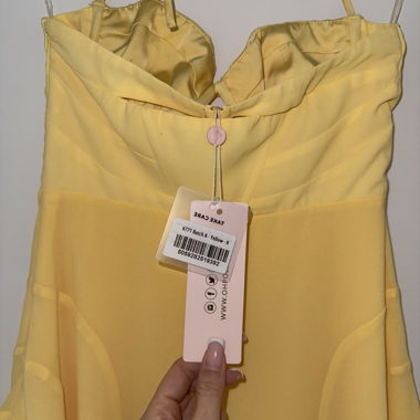 Vestito estivo bustier giallo con spallina al collo