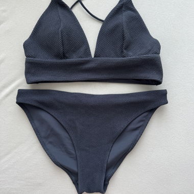 Ensemble de bikini bleu foncé