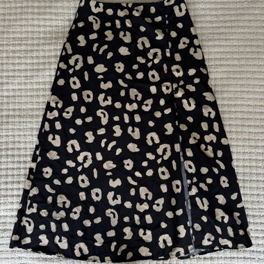 Black-beige midi skirt with leopard print