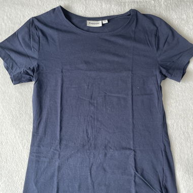 T-shirt blu scuro